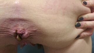 girl with a great ass crapped and peed