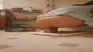 Defecating in a pizza box