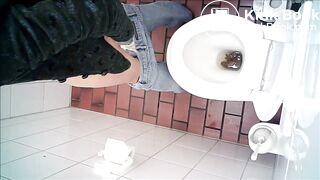 European Girl pooping 1