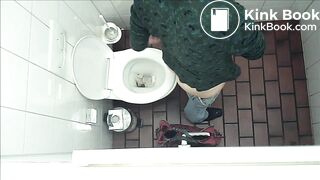 European Girl pooping 1