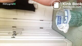 Big booty white girl shitting