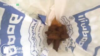 Big booty white girl shitting