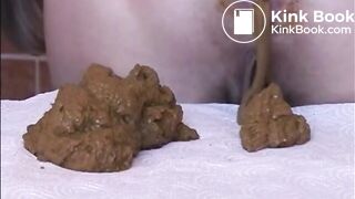 Babe shitting a big load of diarrhea on the table