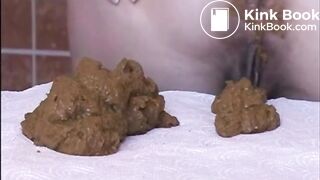 Babe shitting a big load of diarrhea on the table
