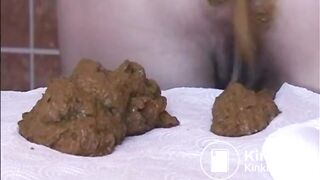 Babe shitting a big load of diarrhea on the table