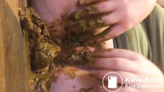 Amateur woman loves scat 2