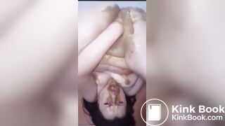 Making her pussy cum with shit