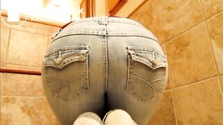 woman pooping on plate - video 11