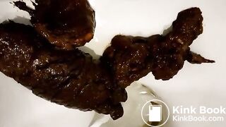 Big ass blonde pooping