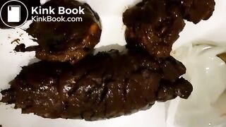 Big ass blonde pooping