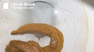 Korean girl shitting - video 3