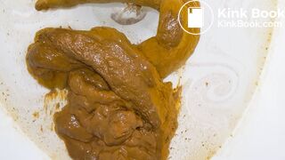 Korean girl shitting - video 3