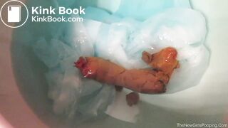 White girl pooping nice logd