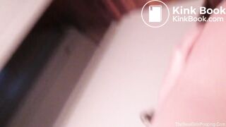 White girl pooping nice logd