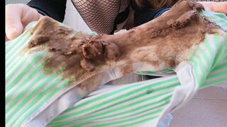 Sexy redhair girl shitting