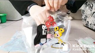 Sexy redhair girl shitting