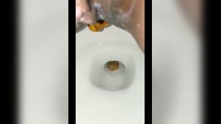 Ebony Shitting - video 4