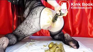 sexy Russian pooping and peeing - video 9