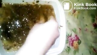 russian girl cooks coctaile