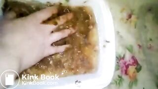 russian girl cooks coctaile