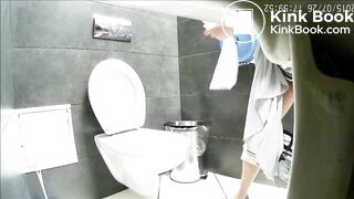 Voyeur pooping fast dropping bombs