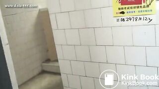 Chinese girls go to toilet 108
