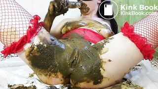 girl poops Masturbates her ass and shoves her shit in her pussy and gets an