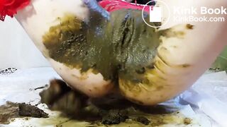girl poops Masturbates her ass and shoves her shit in her pussy and gets an