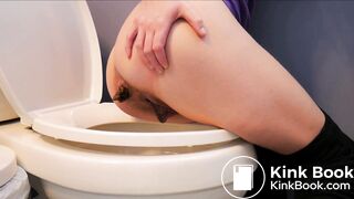 woman pooping on toilet - video 101