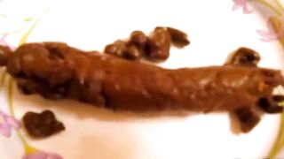 woman pooping on plate. - video 4