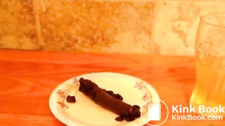 woman pooping on plate. - video 4