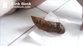woman pooping on the floor - video 111
