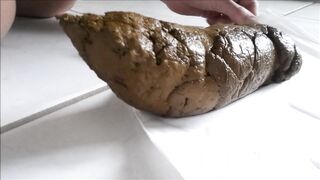 woman pooping on the floor - video 111