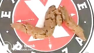 Blonde pooping on a pizza box