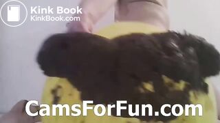 pretty girl scat on ballon