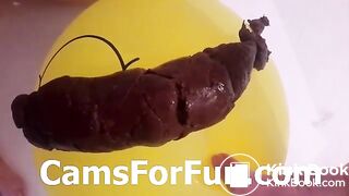 pretty girl scat on ballon