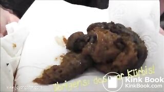 Amateur girl pooping in black high heels