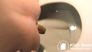 Latina pooping