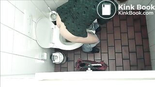 Woman has to go to the Toilet!