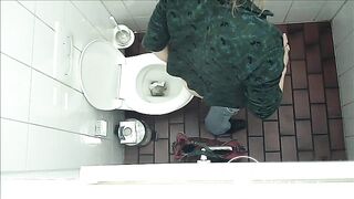 Woman has to go to the Toilet!