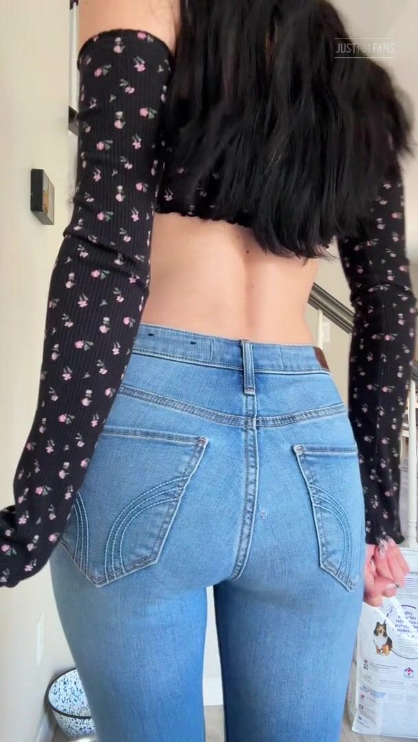 Pooping Her Pink Pantys