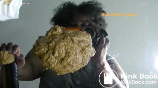 A mature BBW ebony drops a pile.