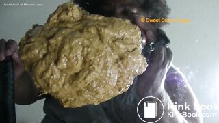 A mature BBW ebony drops a pile.