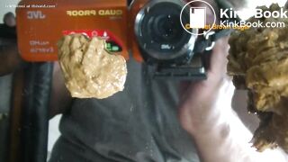 A mature BBW ebony drops a pile.