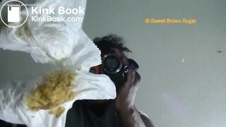 A mature BBW ebony drops a pile.