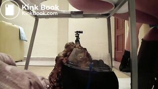 Quatro mulheres cagando na cara do homem