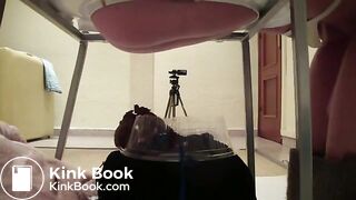 Quatro mulheres cagando na cara do homem