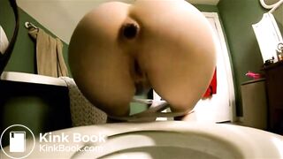 Sexy Round Butt Pooping and Peeing