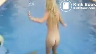 goosey4 (two blondies shitting at the same time in a pool)