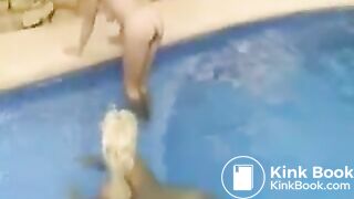 goosey4 (two blondies shitting at the same time in a pool)